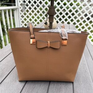 Elegant Tan Tote Bag with Bow Accent